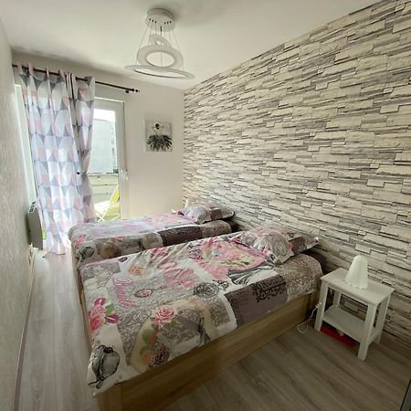Victoria-T2-41M2-Balcon, Wifi, Linge, Produits, Menage Inclus Apartment Reims Luaran gambar